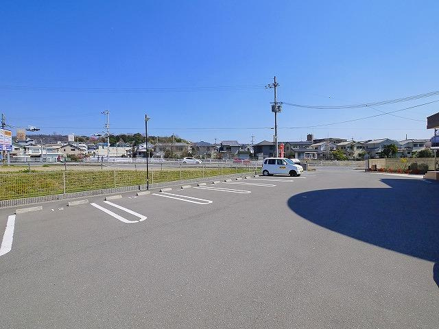 メゾン山崎の駐車場|駐車場に車を止められます