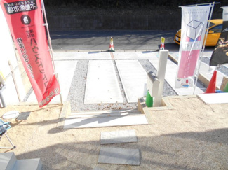 【駐車場】 | 2280から2080万円に価格変更。更に1780また1580万円に価格変更。並列２台駐車。南向き。