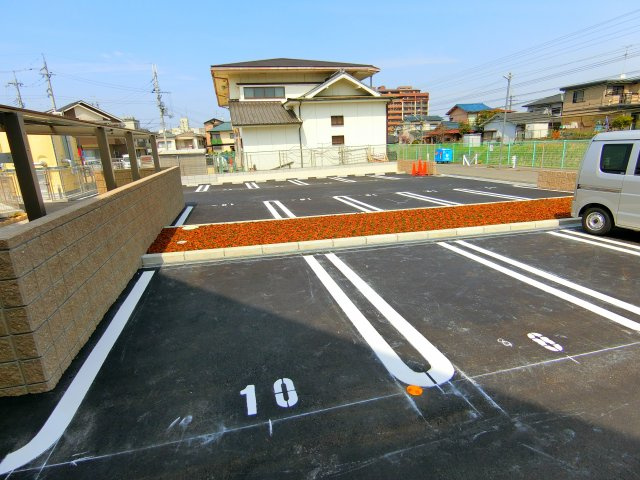 ラヴィベールメゾンの駐車場