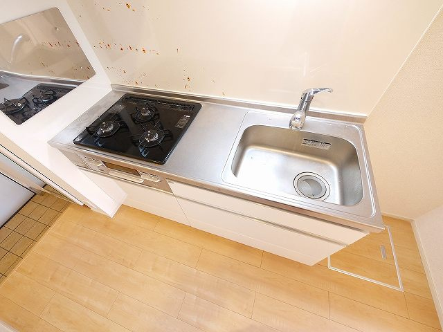 パルスクエアのキッチン|コンパクトなキッチンで掃除もラクラク