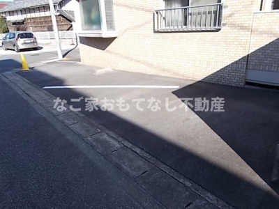 【駐車場】 | メゾンエトワール（坂井戸町）
