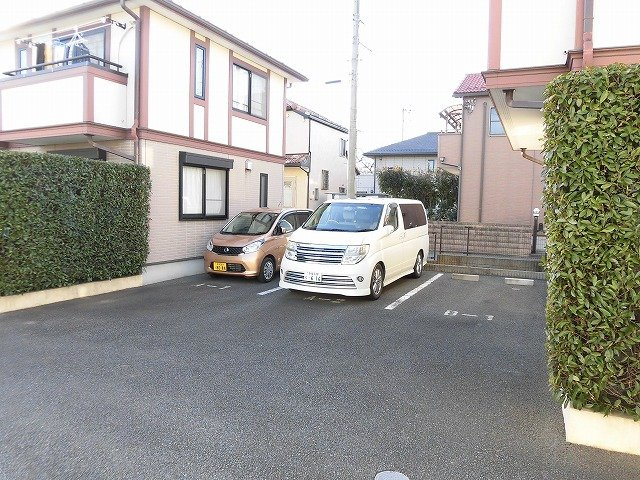 リトルタウン中神の駐車場