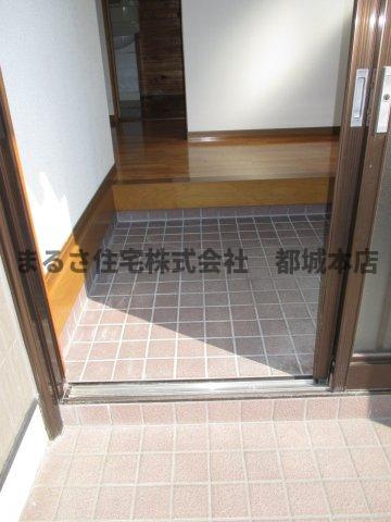 宮元晃貸家の玄関