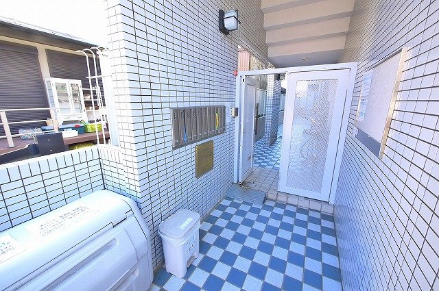 シティパレス東大寺のその他共用部分|キレイなエントランスです