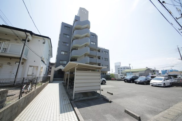 ハイドリーム宮本の駐車場