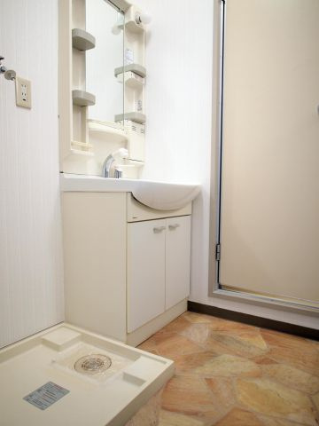 MEGA DOME WESTの洗面所