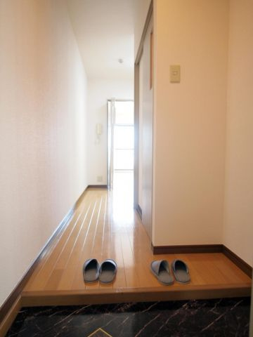 MEGA DOME WESTの玄関