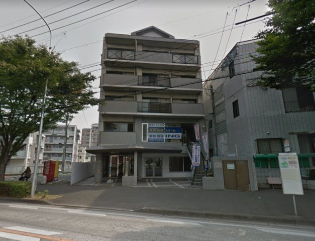 アルファービル井尻のエントランス