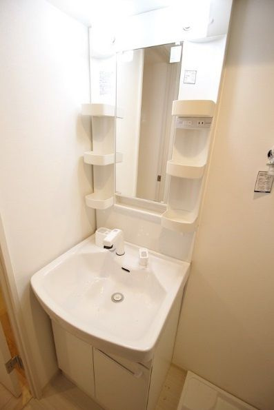 セイワパレス玉造上町台　BRAVI不動産の独立洗面台|【セイワパレス玉造上町台】独立洗面台です