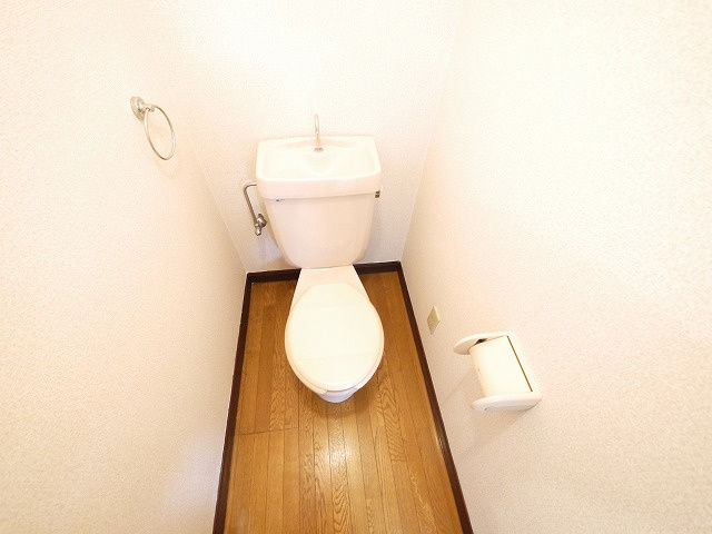 ウイングマンションのトイレ|落ち着いたトイレです
