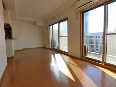 【居間・リビング】 | ロイヤル梅田シティ