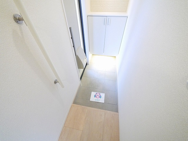 エレガンシア（法華寺町）の玄関