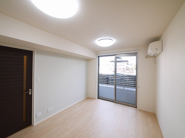 エレガンシア（法華寺町）の居間・リビング