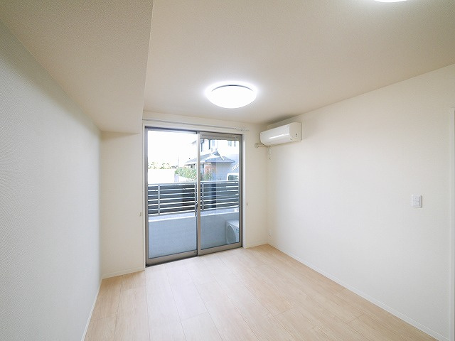 エレガンシア（法華寺町）の居間・リビング