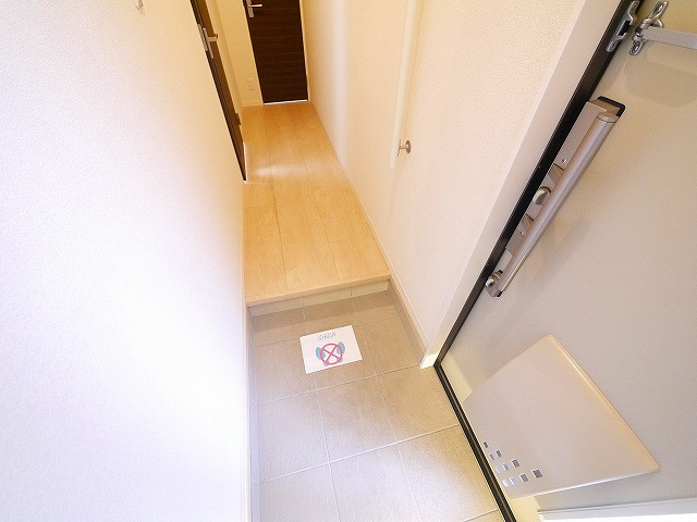 エレガンシア（法華寺町）の玄関