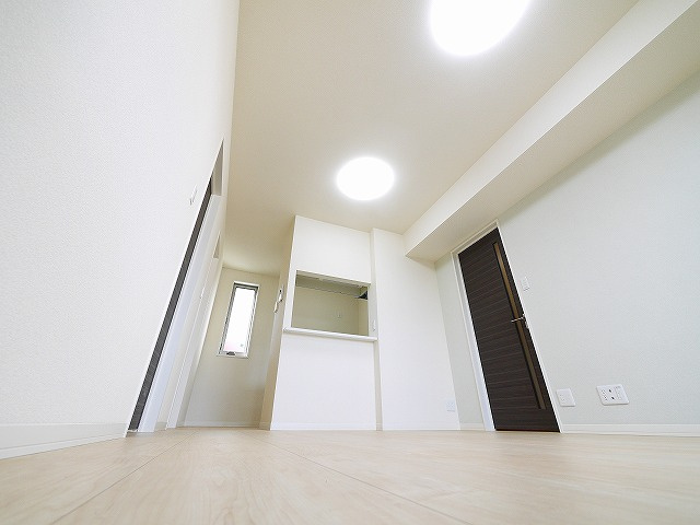 エレガンシア（法華寺町）の居間・リビング