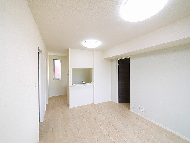 エレガンシア（法華寺町）の居間・リビング