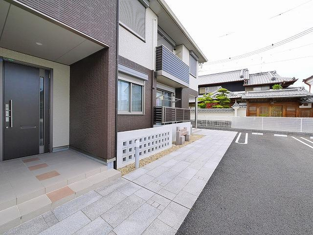 エレガンシア（法華寺町）のエントランス|建物の内部です