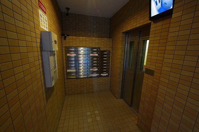 フロント木津のその他共用部分|エレベーター完備で安心です