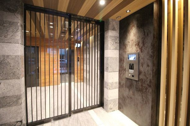 セイワパレス京町堀　BRAVI不動産のエントランス|【セイワパレス京町堀】きれいなキッチンです