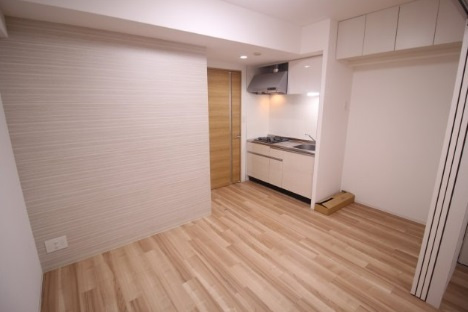 セイワパレス京町堀　BRAVI不動産の居間・リビング|【セイワパレス京町堀】こちらのリビングで趣味の時間をお楽しみください