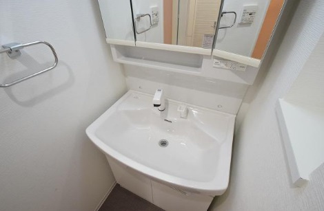 セイワパレス京町堀　BRAVI不動産の独立洗面台|【セイワパレス京町堀】独立洗面台、朝の身支度には欠かせません