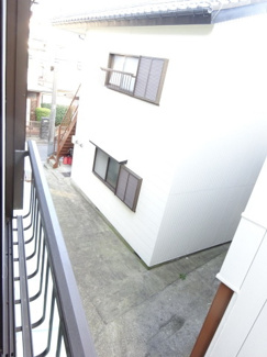 【展望】 | 洋室9帖の窓からの眺望です♪お部屋は南東向きなのでお洗濯にも嬉しいですよね☆