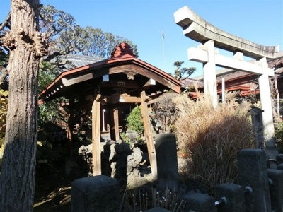 【周辺】 | 白石ビル | 轡神社です。徳川家康公にまつわる神社ともいわれております。