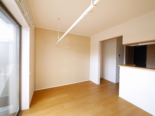 ローレル奈良町の居間・リビング|こちらのリビングで趣味の時間をお楽しみください