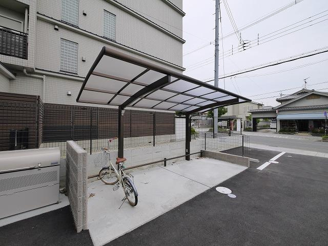 ローレル奈良町のその他共用部分|ゆったりとした駐輪場です。