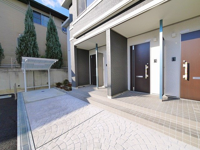 ヒルクレストのエントランス|ゆとりのあるエントランスです