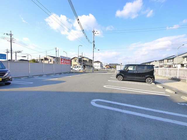 サーク　アムールの駐車場