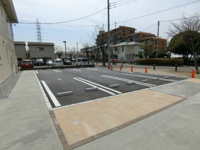 【駐車場】 | ヴェルジェⅠ | いつでも目の届く敷地内に駐車場があります♪お車をお持ちのファミリーさんにオススメです☆