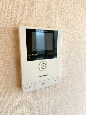 【設備】 | ヴェルジェⅠ | バスルームの浴室暖房乾燥機で外に干せないお洗濯物もすっきり乾きます♪雨の日のお洗濯もバッチリ！