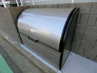 【エントランス】 | ヴェルジェⅠ | 専用宅配BOXがあるので荷物の受け取りもスムーズに♪再配達を依頼する手間が省けます☆