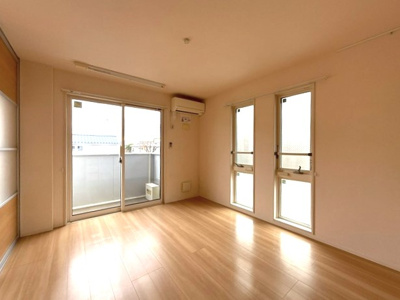 【その他共用部分】 | ヴェルジェⅠ | 屋根付きの駐輪場で雨が降っても大切な自転車が濡れなくてすみますね♪駅まで自転車もおすすめです！