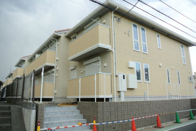 【駐車場】 | ヴェルジェⅡ | いつでも目の届く敷地内に駐車場があります！お車をお持ちの方には嬉しいですね♪お買物の際などに車があると便利ですよね～♪※施工中※