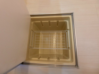 【収納】 | ヴェルジェⅡ | キッチンにある床下収納です！食品・日用品の保存に便利ですよね☆調味料などの買い置きにもぴったり♪