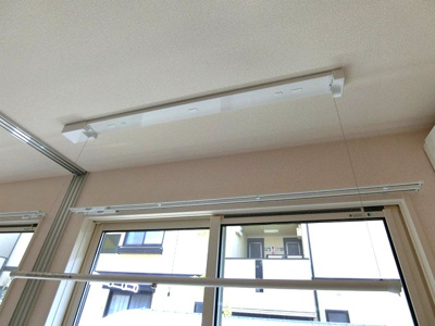 【設備】 | ヴェルジェⅡ | リビングダイニングキッチンにある室内物干しです！雨の日やお出掛け時の室内干しにとても便利☆花粉や梅雨の時期に重宝しますね♪