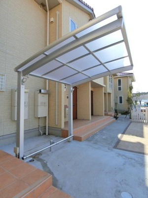 【その他共用部分】 | ヴェルジェⅡ | 屋根付きの駐輪場で雨が降っても大切な自転車が濡れなくてすみますね♪駅まで自転車もおすすめです！