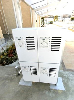 【その他共用部分】 | 共用部には宅配BOXがあるので荷物の受け取りもスムーズに♪再配達の手間がかからないのが魅力☆