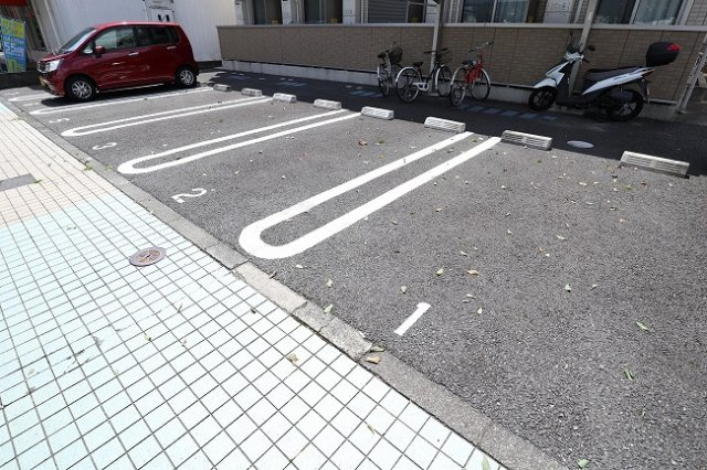 プランドール・アデンの駐車場