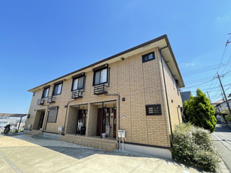 【外観】 | ドラッグストアや小学校が近くてファミリーさんにも嬉しい立地の2階建てアパートです♪小田急線「新百合ヶ丘」駅まで徒歩圏内☆