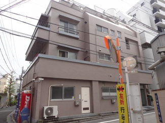 【外観】 | 角谷マンション　鉄筋コンクリート造の4階建てマンション。日暮里・鶯谷駅から徒歩7分の好立地。