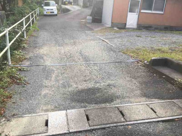 古家付土地の周辺|嘉麻市山野、古家付土地の周辺道路です。