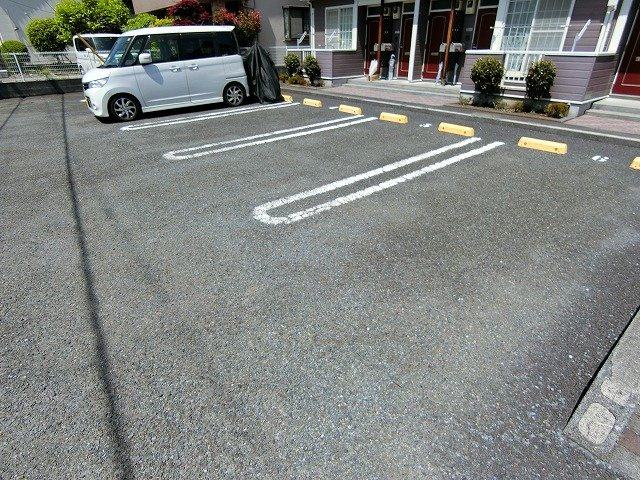 ヒルズシティNの駐車場