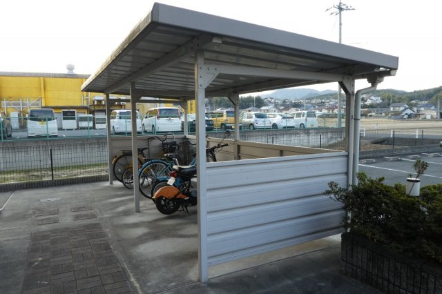 倉敷市真備町箭田のアパートのその他共用部分|自転車置き場