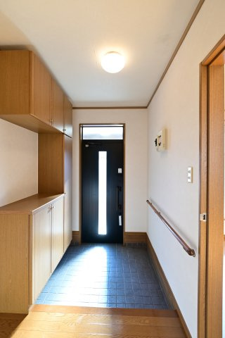 【玄関】 | ちとせ住宅 | 収納もある玄関です