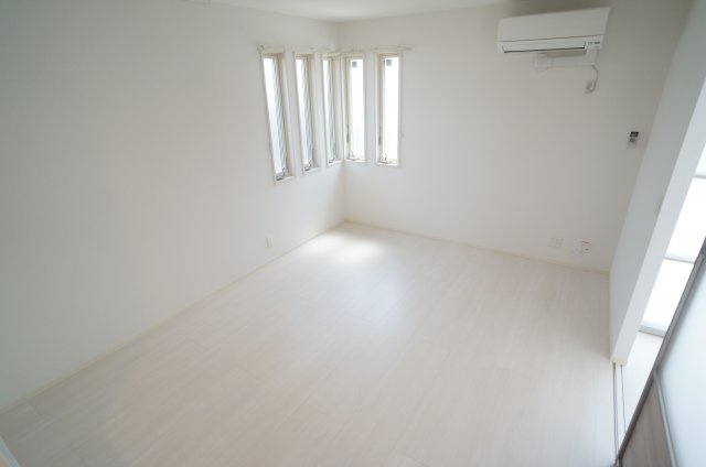 Storch Burg（シュトルヒブルグ）のその他|リビングにエアコン1基ついています！