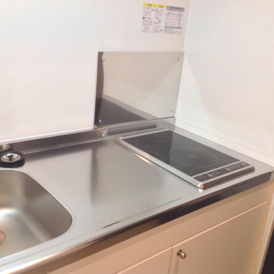 【キッチン】 | レセーナ | フラットタイプのコンロ完備で、お料理やお掃除もラクラクです。